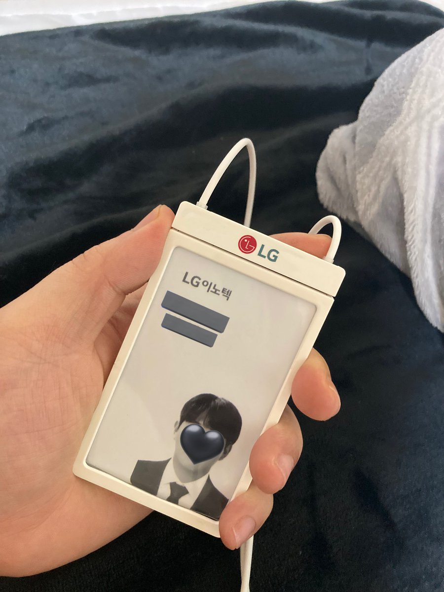 useless_life__'s tweet photo. 사원증이 나왔군요??? https://t.co/b0uMbHsUdT