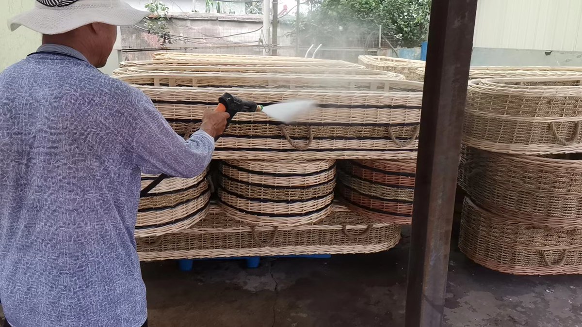 phoenix_coffin's tweet photo. Wash the woven coffin, the deceased is in a clean and comfortable environment
#factory #handcraft #casket #casketdesign #coffins #ecocoffins #ecocaskets #greenburial #design #ecofriendly #naturalburial #burialground #naturalburials #green #funeraldirector #funerals #ecowarrior https://t.co/tAgP2tkt57