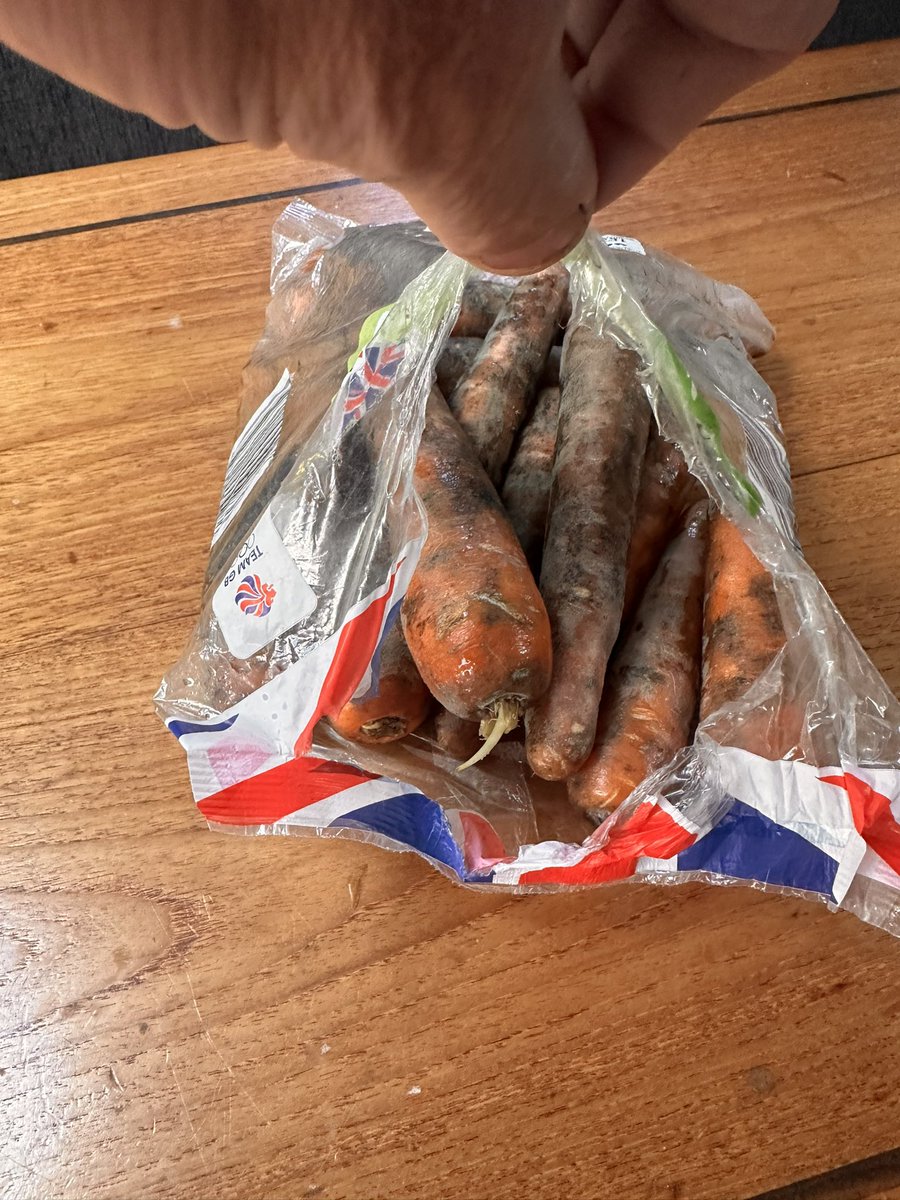 comeonkes's tweet photo. @AldiUK these are less then a week old !! Bought in barnsley Aldi .
It’s not acceptable. https://t.co/meIJbIlg3n