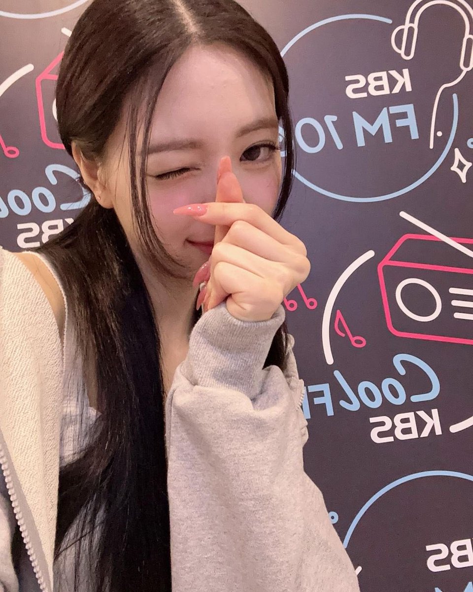 bling1209's tweet photo. 왕 하고 먹어버려🤍🤍 https://t.co/DXk6A2pSSJ