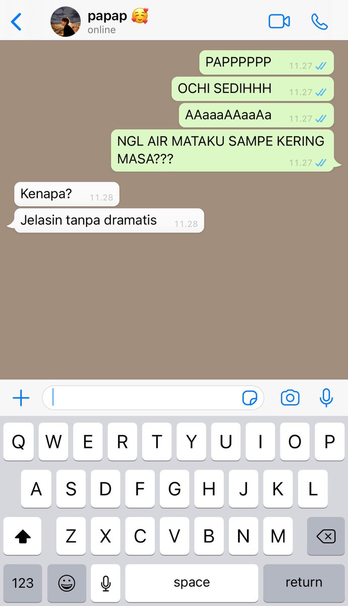 bithermine's tweet photo. Bayangin Januar pake itu pas naek motor BAYANGIN SEORANG JANUAR https://t.co/9LZorT1hzW