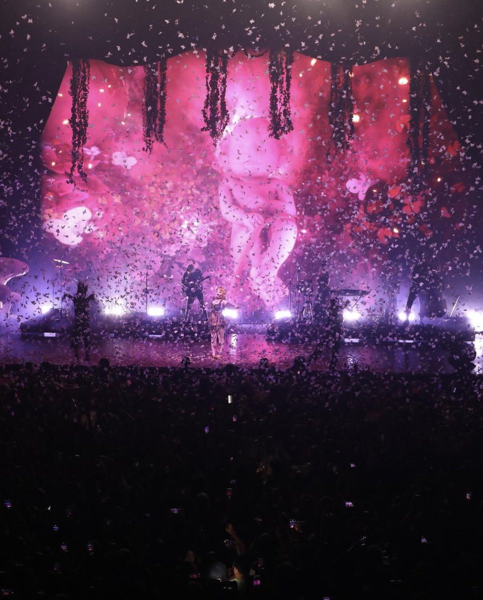 CRYBABY_FR's tweet photo. Melanie via Instagram : 
“Le Portals Tour a été si spécial 🪷🧚 Merci à tous d’avoir apporté votre douce énergie à ces endroits. J’ai si hâte de jouer le reste de ces spectacles à guichets fermés pour vous, êtres magiques!! Nous en avons ajouter un à Melbourne, AU le 6 février- https://t.co/EYG2wcjrmP
