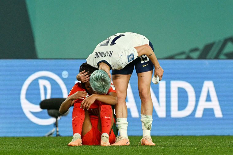 m_martinho94's tweet photo. Respect ❤️

Jéssica Silva 🤝 Megan Rapinoe 

Rivals, but not enemies. And Rapinoe consolates Jessica for Portugal's elimination in the World Cup.

#FIFAWWC #PORUSA https://t.co/nSwC0aFtS6