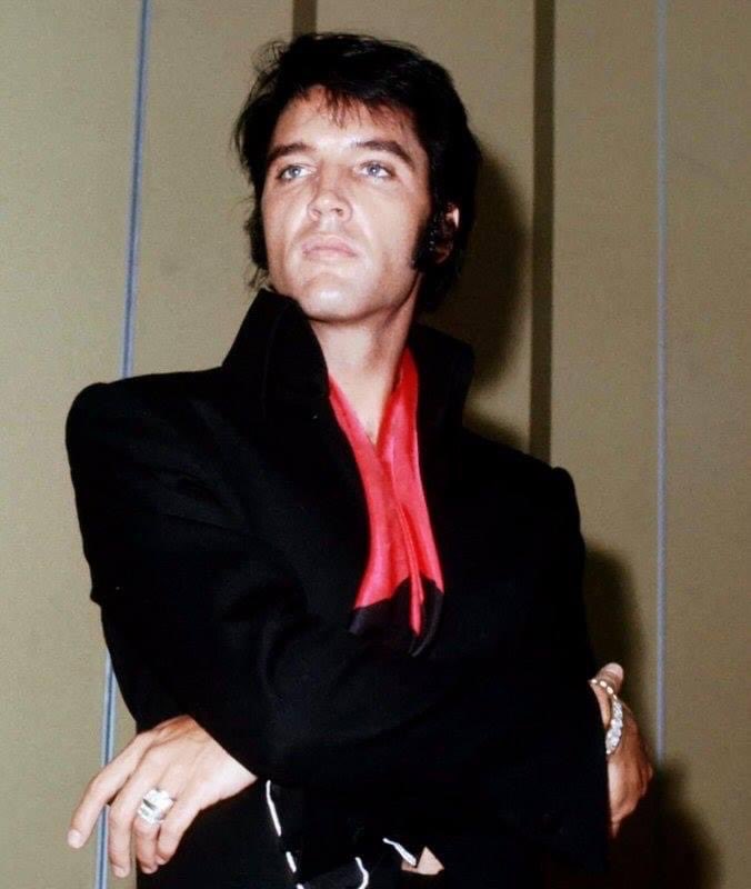 midnightmarvl's tweet photo. 54 years ago today elvis served THIS LOOK https://t.co/0OUHiYMICh