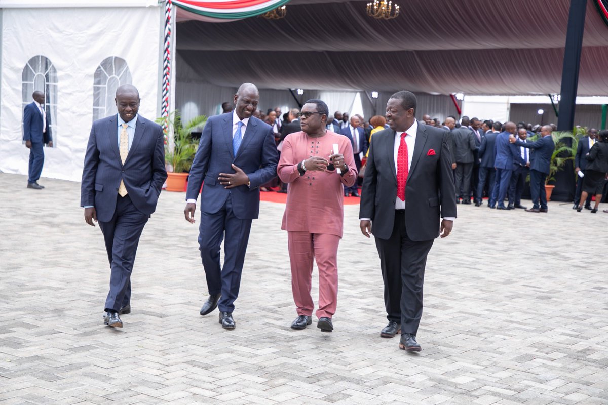 On behalf of @KenyaGovernors , I lauded president @WilliamsRuto for prioritizing the 𝐒𝐢𝐠𝐧𝐢𝐧𝐠 𝐨𝐟 𝐩𝐞𝐫𝐟𝐨𝐫𝐦𝐚𝐧𝐜𝐞 𝐜𝐨𝐧𝐭𝐫𝐚𝐜𝐭𝐬 𝐛𝐲 𝐂𝐚𝐛𝐢𝐧𝐞𝐭 𝐬𝐞𝐜𝐫𝐞𝐭𝐚𝐫𝐢𝐞𝐬 𝐚𝐭 @StateHouseKenya today. What is measured gets done.