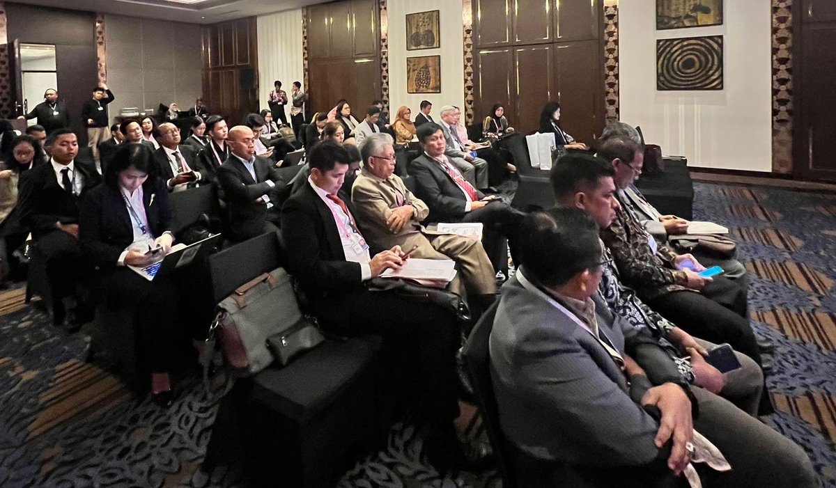 Let's give priority to #urbaninfrastructure #finance solutions today at the @ASEAN #Mayors Forum in #Jakarta!

@UNESCAP provides early stage project preparation support to cities to #bridgethegap in #partnership with @giz_gmbh #Cities #ClimateFinance #Leadership #alliance