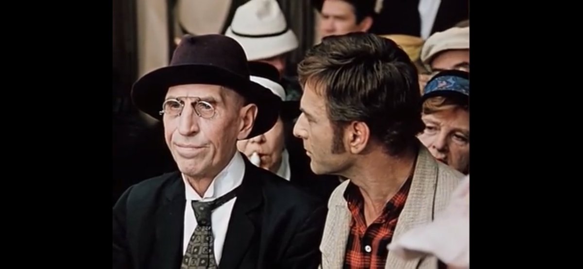 В одном футбольном Клубе:
- Нашёл перспективного игрока, всего 3 миллиончика!
- У меня нет денег!
- Как?! А 40 миллионов?!
- Я их... хм... потерял!
- Давайте деньги, старая с...©️