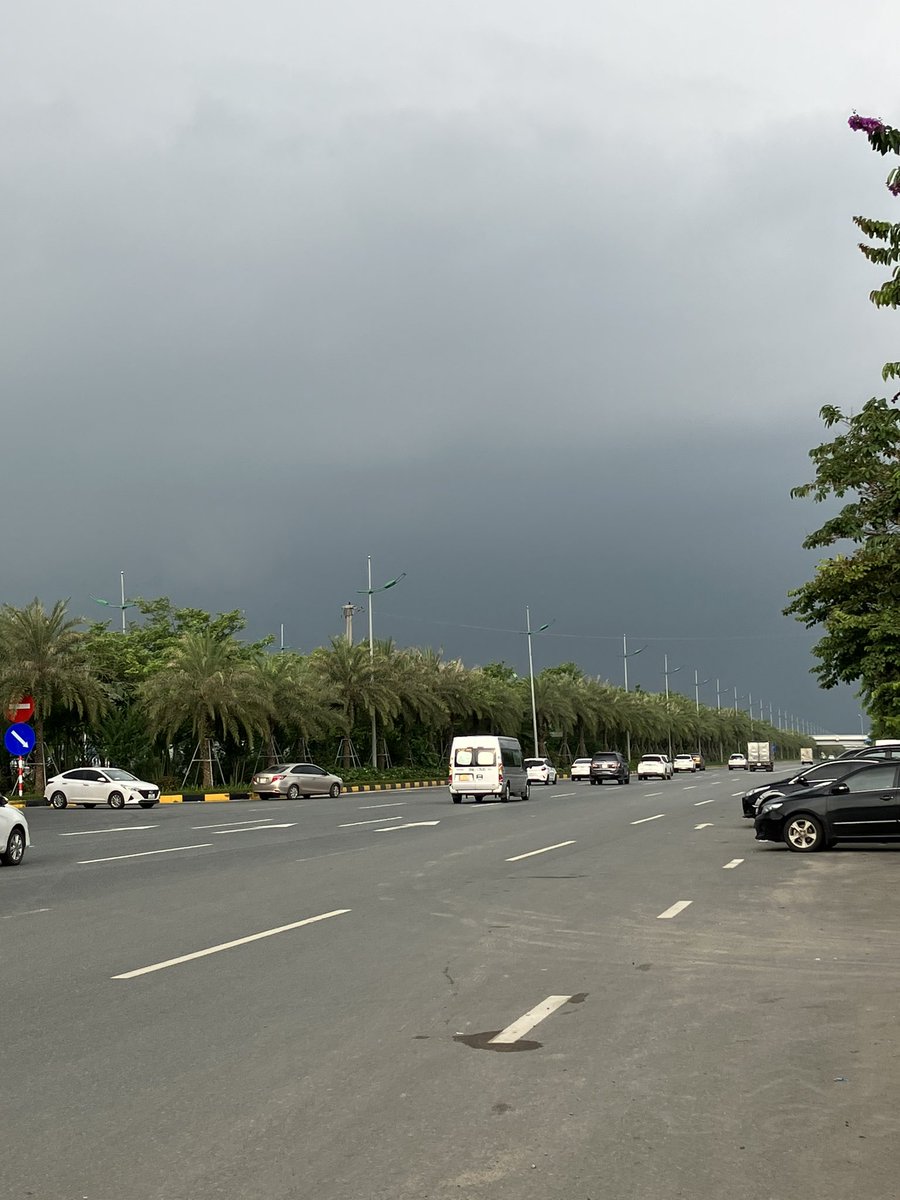 jp_Macha_jp's tweet photo. ハノイに着いた🇻🇳
シャワー浴びてたら外から雨と雷の音が聞こえてきた😓
危なかった…
ひとまず今回のベトナム最北端からハノイまでの徒歩旅は完結。
明日からはタイ湖あたりのホテルにでも泊まろうかなと検討中。 https://t.co/Hou0TwOEjG