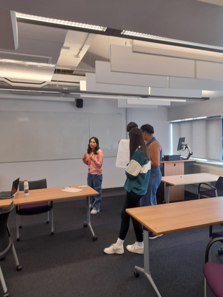 UoL_Contextual's tweet photo. Our aspiring politicians have been putting their debating skills to the test talking all things Brexit and have explored the multitude of factors that led to the referendum vote this morning 🗳️ 
Many thanks to @SocSciOutreach #RFESS23 😁 https://t.co/JreEcG3HLV
