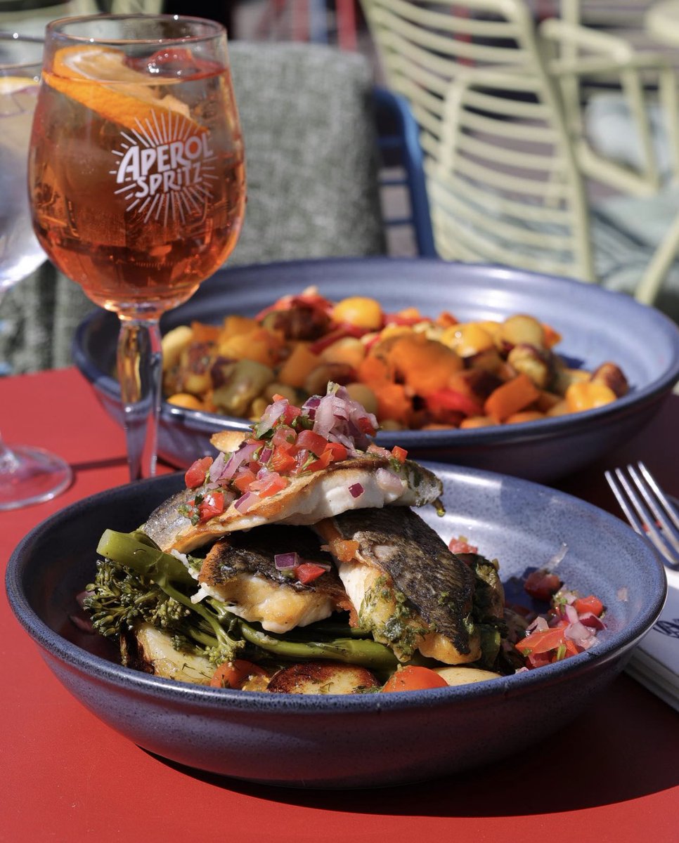 queens_dalkey's tweet photo. Indulging in a scrumptious terrace feast while Dalkey dances by! 🍽️🌞 

#LunchForTwo #TerraceViews #DalkeyDelights #dalkey #lunch #terrace #thequeens #thequeensdalkey https://t.co/l7Tw1LlWsM