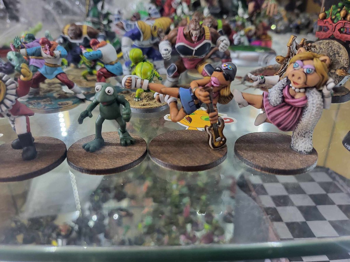 The room only individual Muppet models now come with a set of Muppets D6
items #14,#35,#54,#77,#95

2 full sets of Muppets Block dice and D6 left over. They are being gifted from Thrudball and Black Orc Down too;
Ryan Smith for creating and donating such a beautiful team to us.