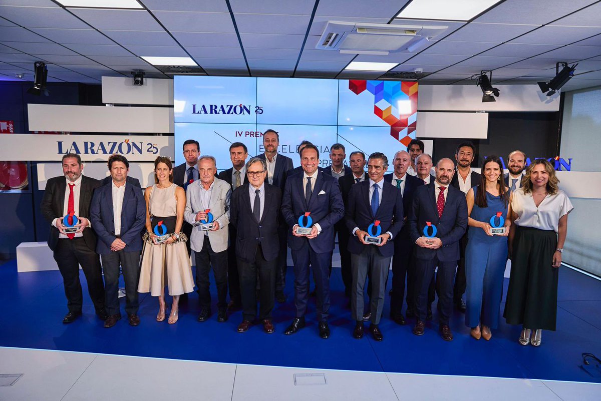 JaimeOzores's tweet photo. 🏅 Cierre a una temporada extraordinaria para Odgers Berndtson que ha puesto el colofón el recibir el premio de La razón a la mejor firma de Headhunting 2022. Ya trabajando para volver a recibirlo el año que viene! Feliz verano! 💫

@odgersberndtson #OBSpain https://t.co/gTO6JnT0L2
