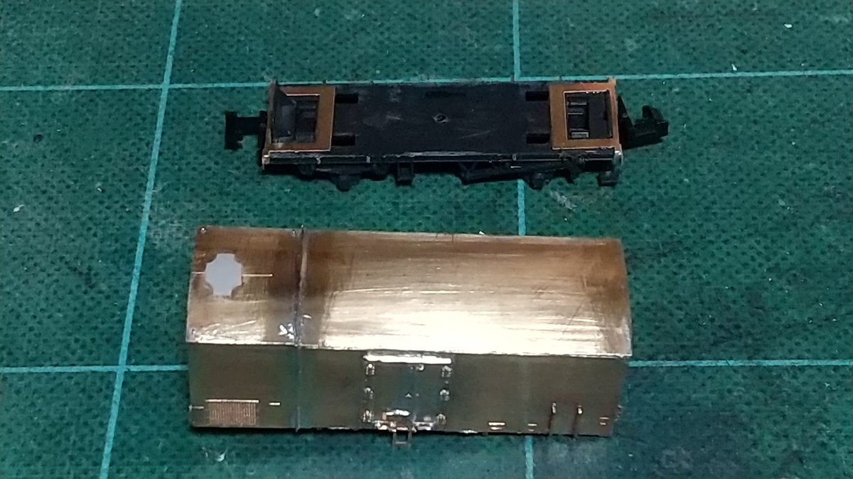 lXnQBWgjbcn5Ifl's tweet photo. 貨車を作ろう
組立が終わったら黒色を下回りは半艶を車体は艶有りを塗装しました
#model21 https://t.co/jLd0zVUZ7M