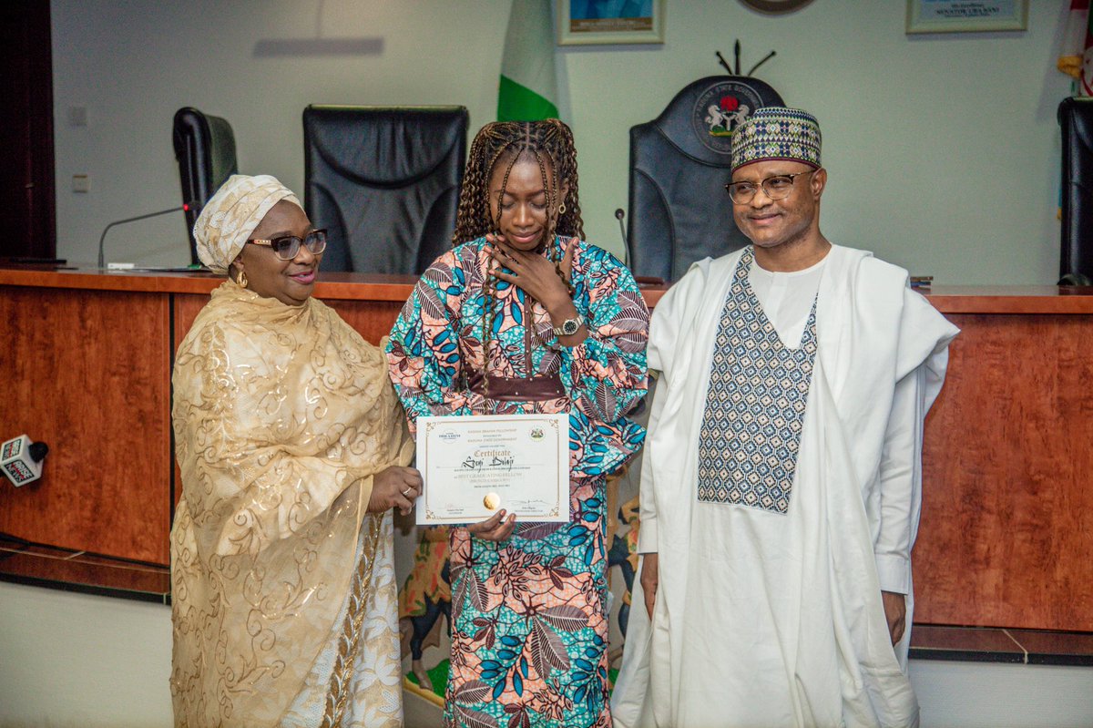 On the 21st of July 2023, I graduated from the prestigious @KDSG_KIF Programme as the Best Graduating Fellow (Bronze Category). I was also presented with the Service Star Award & recognised for my contribution to the KIF 5.0 Media Team, alongside other members of the Media Team.