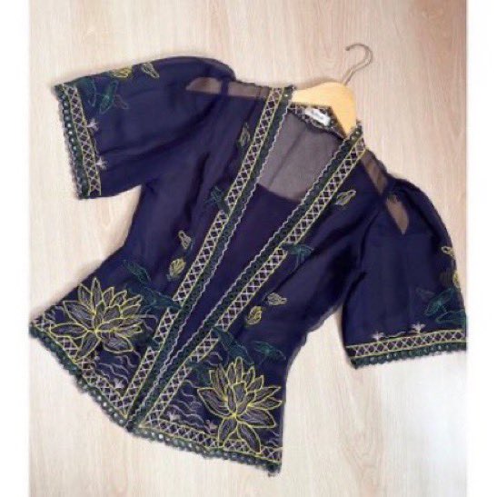 SpilOutfit's tweet photo. Kebaya kutubaru nih cakep banget desainsnya lohh💫

https://t.co/l5vxtiGSYn https://t.co/3oCxVNXao8