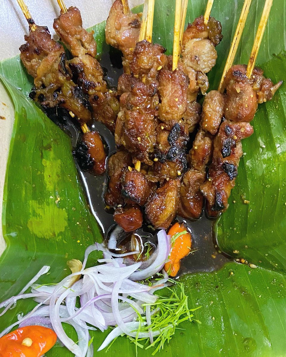 klikrio's tweet photo. Ini sate kambing ciamik sih ya👌🏻

Dagingnya super empuk! 🍢 Ini sengaja pesen daging tok tanpa gajih. Yang paling bikin nyaman ya bumbu kecapnya ini beda kayak kentel manis gurih enak lah pokoknya 🥺Terus bawang merahnya gede2 enak! Ciamik! 🥳 https://t.co/IWbEpZEDpV