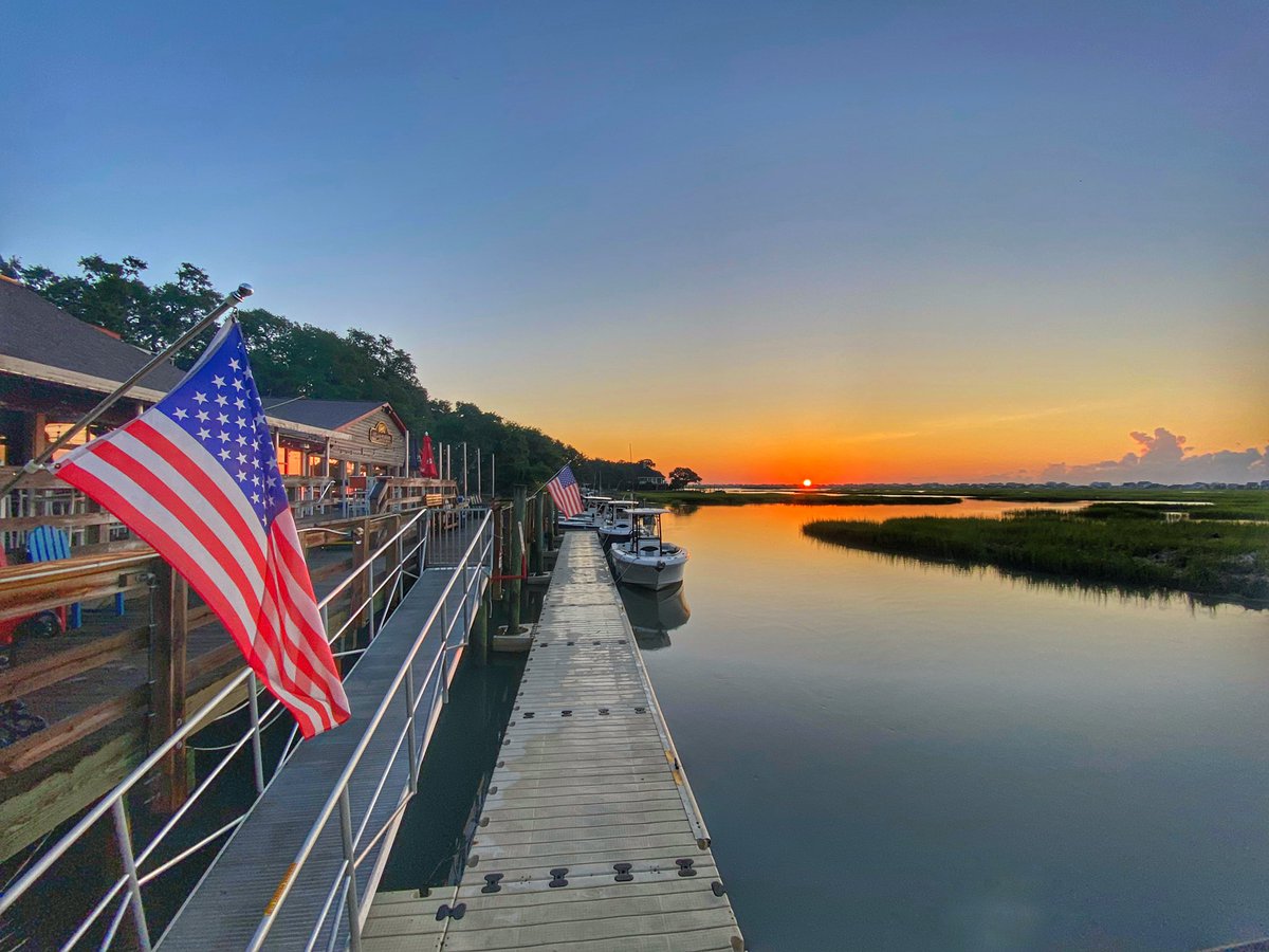 adrummergirl's tweet photo. Calm morning In Murrells Inlet ☀️ Good Morning!  #murrellsinlet #sunrise @AndrewWMBF @scwxpix @jamiearnoldWMBF @MBTrips @myrtlebeach @ScottyPowellWX @natwxdesk @Discover_SC #myrtlebeach #georgetowncounty https://t.co/xoPxFyGgDT