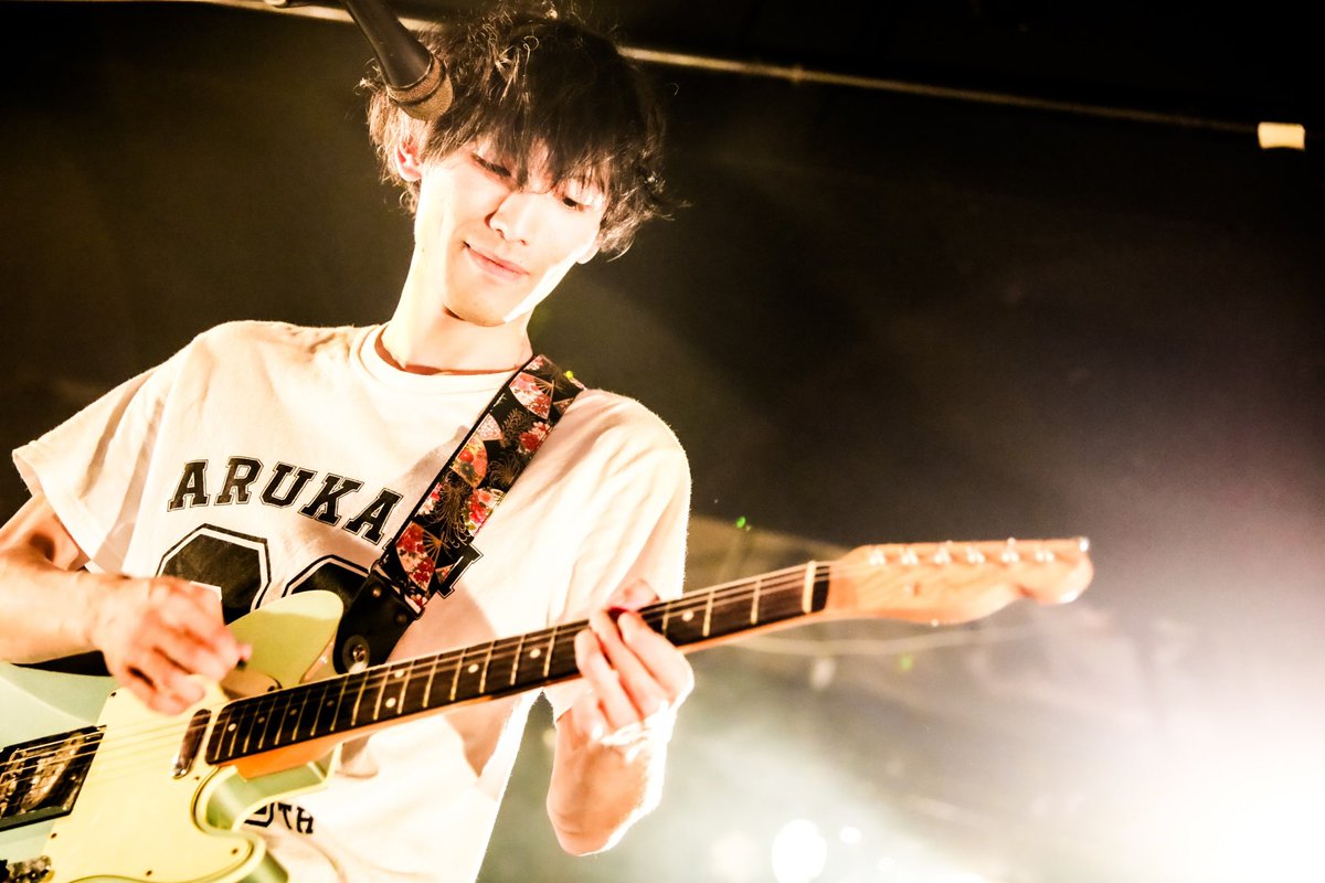 ArukaraOfficial's tweet photo. ┏━━━━━━━━┓
  アルカラコピバン大会
┗━━━━━━━━┛
トリ前
#肉欲ピエロ

島根、鳥取からこの20分のために飛行機でやってきてくれました😢また島根での再会を誓ってくれました

1.半径30cmの中を知らない
2.デカダントタウン
3.キャッチーを科学する
4.ミ・ラ・イ・ノ・オ・ト https://t.co/I1cTg2MzSL