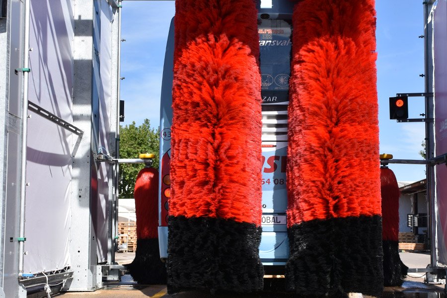 istobal_corp's tweet photo. For us, optimum performance in #heavywash means we can wash a 12-metre-long vehicle in approximately 2 minutes.
That is possible with HW'EXPRESS, a complete solution for large fleets
ππΌ https://t.co/PU6eG94UID
#ISTOBAL #truckwash #buswash #ISTOBALHWEXPRESS #HWEXPRESS https://t.co/5g1MIzcpcQ