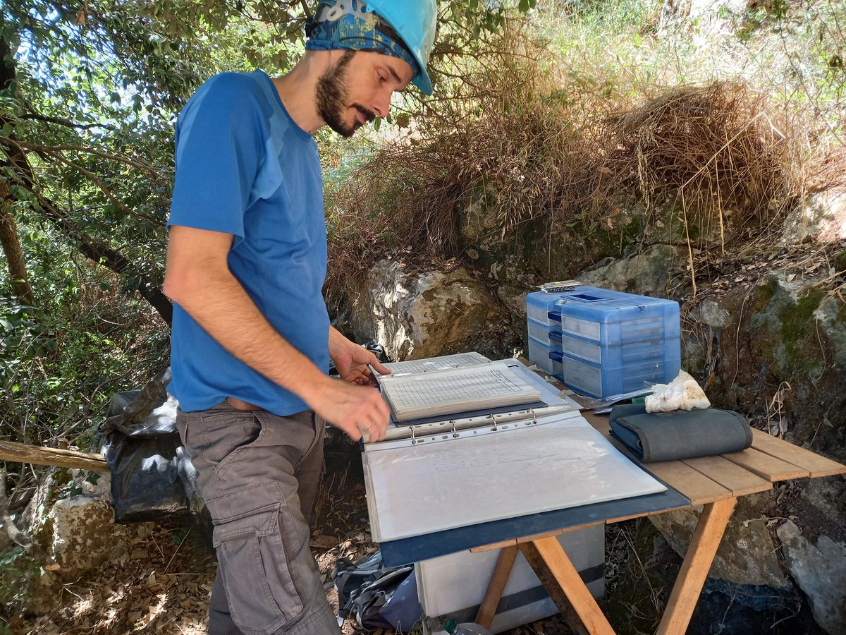 URPA_unisi's tweet photo. Frames from #Oscurusciuto excavation fieldwork 𝟮𝟬𝟮𝟯! Stay tuned 🏷🪣🌿 @unisiena #MiddlePalaeolithic #Neandertal https://t.co/wks8uUXeJg