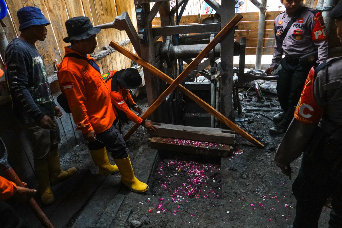 Rest in peace 🥀

Credit: ANTARA FOTO/Idhad Zakaria.