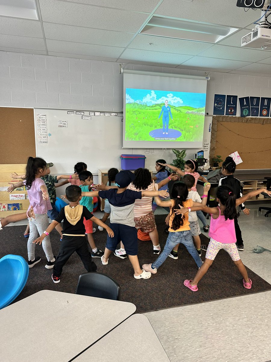 msalyssaleroy's tweet photo. K3 enjoyed mindfulness and movement on their very first day of school 🙏🏼🤍 https://t.co/T2jil7NmK0