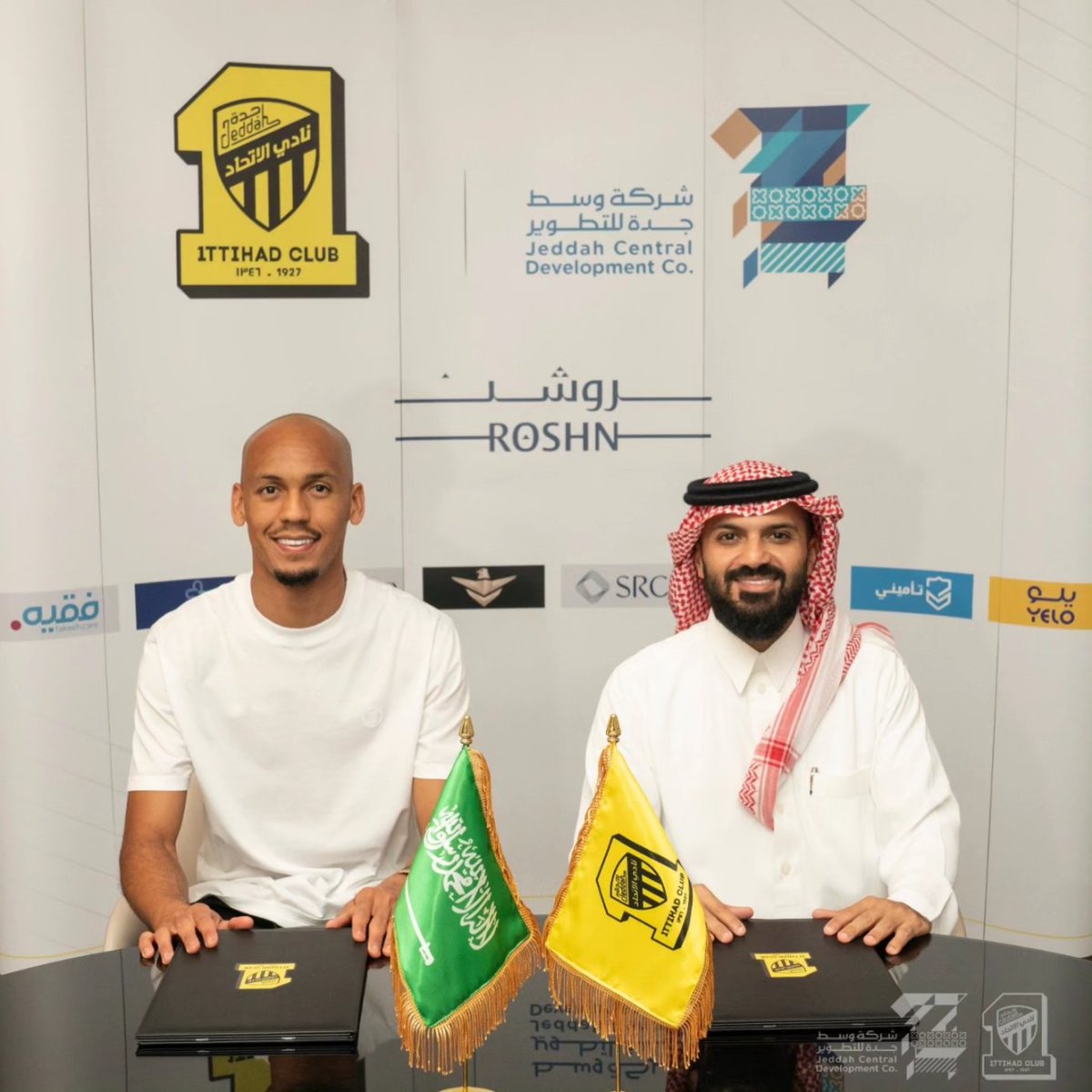 _fabinhotavares's tweet photo. A new chapter in my life. So excited for this moment and very proud to be a tiger! Let's do it, @ittihad! ⚫️🟡💪🏾 https://t.co/XgNmiGt4Kl