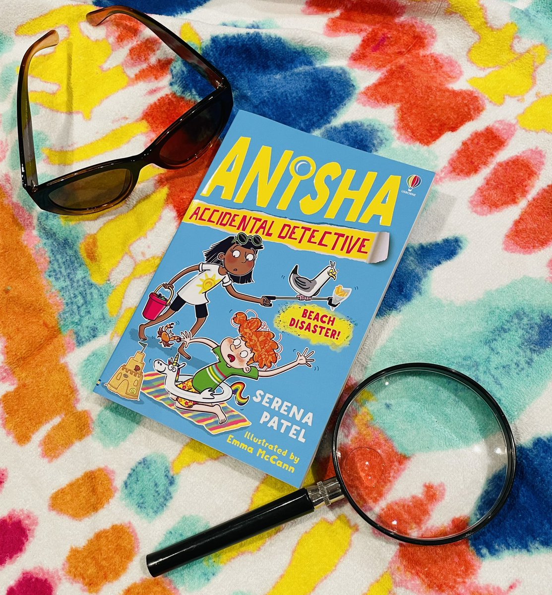 It’s finally publication week! To celebrate I’d like to offer a signed copy of Beach disaster to two lucky readers. Please like and retweet to enter. I’ll announce winners on Thursday. 🔎🍦⛱️😎 @cooliobeanz @Usborne