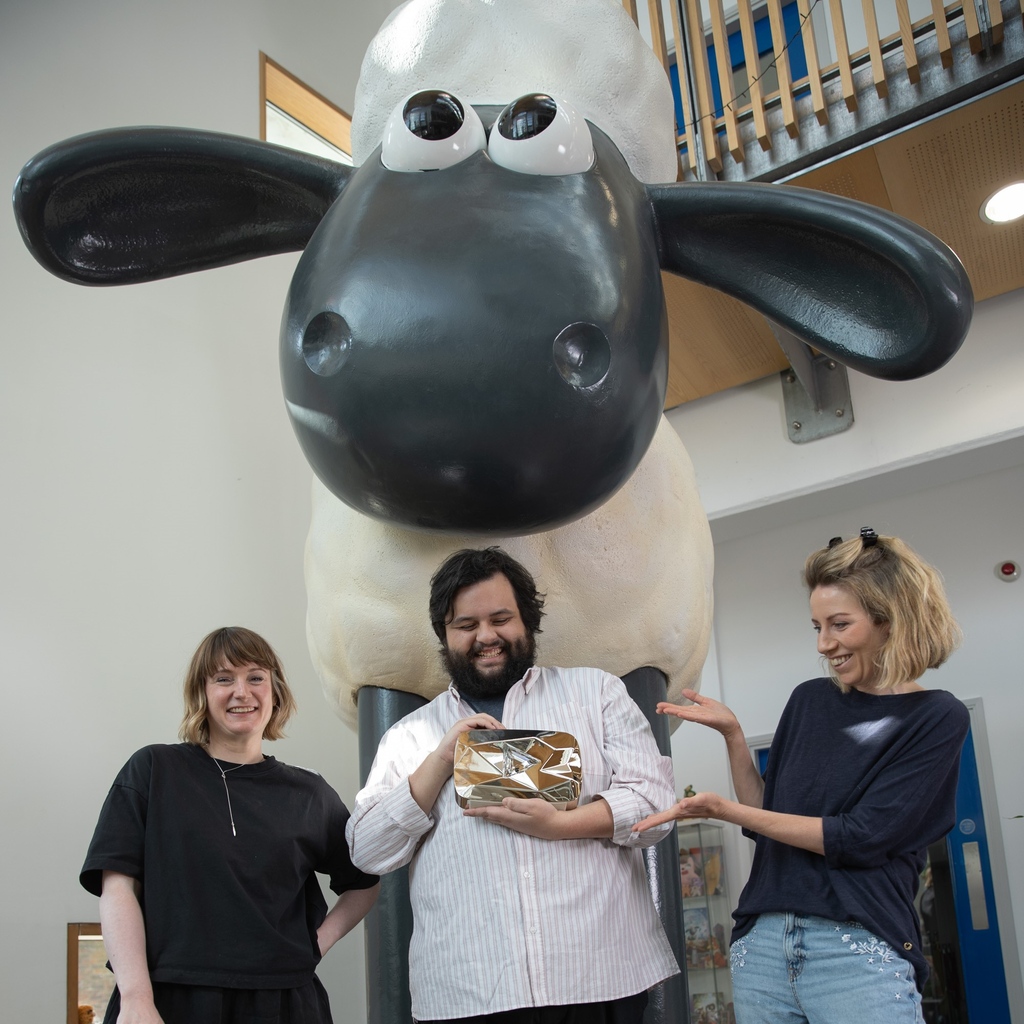 aardman's tweet photo. We've been presented with a coveted YouTube Diamond Creator Award for achieving over 10 million subscribers on our global @shaunthesheep channel! 💎

Read more: https://t.co/rJW7OB9Svq https://t.co/iR68hDHpJ4