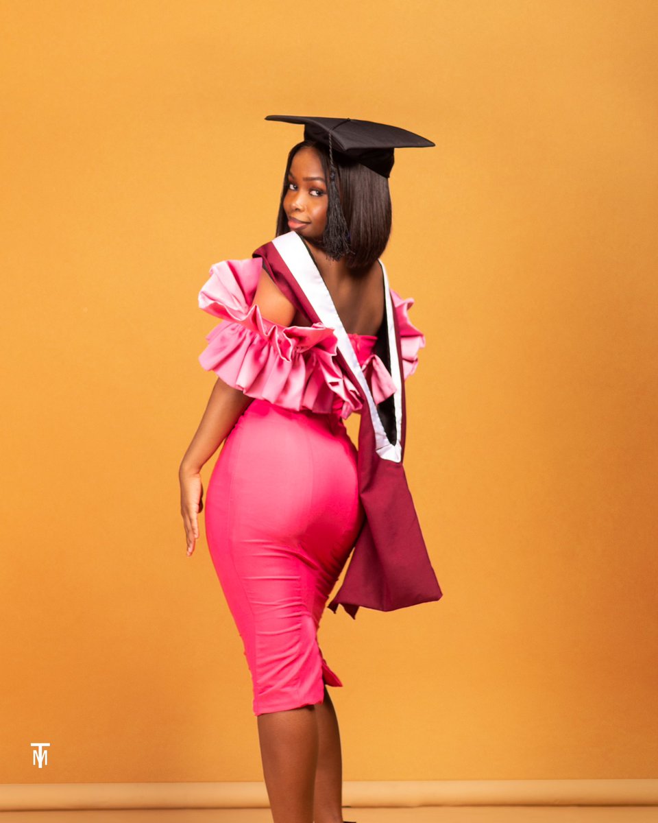 layothebaby's tweet image. This Barb just graduated!🥰🤭👩🏽🎓
B.Sc Computer Science (First Class Honors 😝)