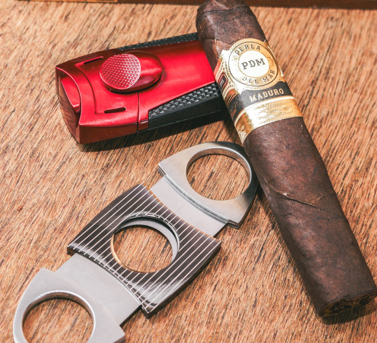 CasaOffCuba's tweet photo. Perla del Mar Maduro é uma obra-prima artesanal que traz uma experiência singular e refinada. Com uma riqueza de nuances e uma complexidade única, essa criação é apreciada por apreciadores exigentes em busca de momentos de pura satisfação. https://t.co/vUin2X94Rd