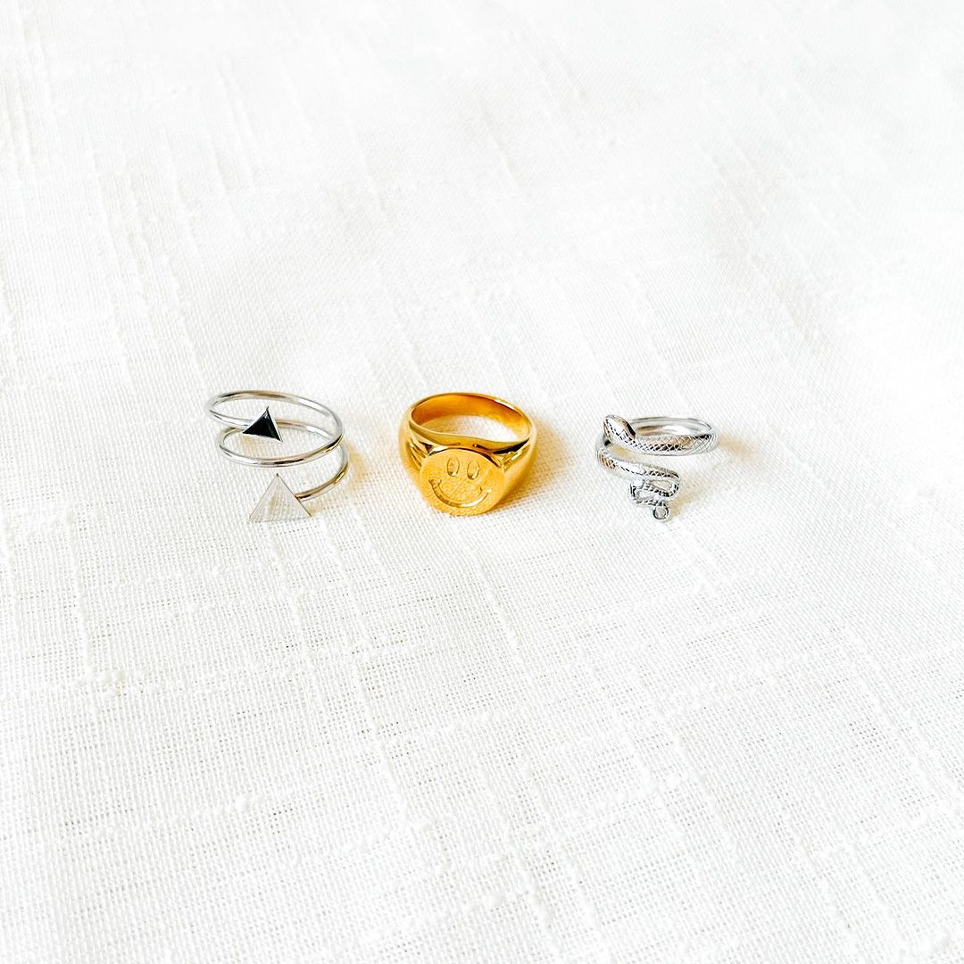 moashop_es's tweet photo. Los maxi anillos nos encantan porque no hace falta que lleves nada más para llenar tu mano 🤗🥰 https://t.co/6oaPqbYfAE