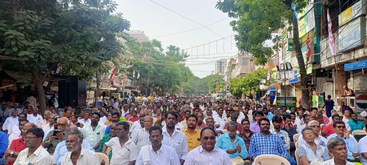 DyfiNadu's tweet photo. சமூக பாதுகாப்புடன் கூடிய வேலைக்கான இயக்கம் MOVEMENT FOR EMPLOYMENT WITH SOCIAL SECURITY மாநாட்டு கலை நிகழ்ச்சிகளுடன் துவங்கியது. #MESS #Job4All #socialsecurityjob #dyfitamilnadu https://t.co/A10Rl45g9R