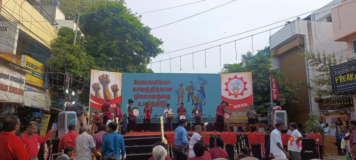 DyfiNadu's tweet photo. சமூக பாதுகாப்புடன் கூடிய வேலைக்கான இயக்கம் MOVEMENT FOR EMPLOYMENT WITH SOCIAL SECURITY மாநாட்டு கலை நிகழ்ச்சிகளுடன் துவங்கியது. #MESS #Job4All #socialsecurityjob #dyfitamilnadu https://t.co/A10Rl45g9R
