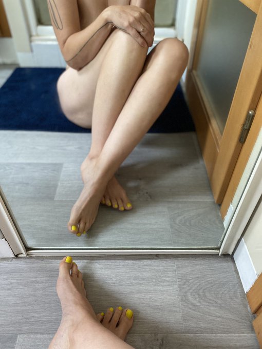 Oh mais c&rsquo;est un #MardiMiroir today !💋 la team  #teamdli https://t.co/XglW0BRKZM<a href="/tag/mardimiroir"class="tags">#MardiMiroir</a><a href="/tag/teamdli"class="tags">#teamdli</a>