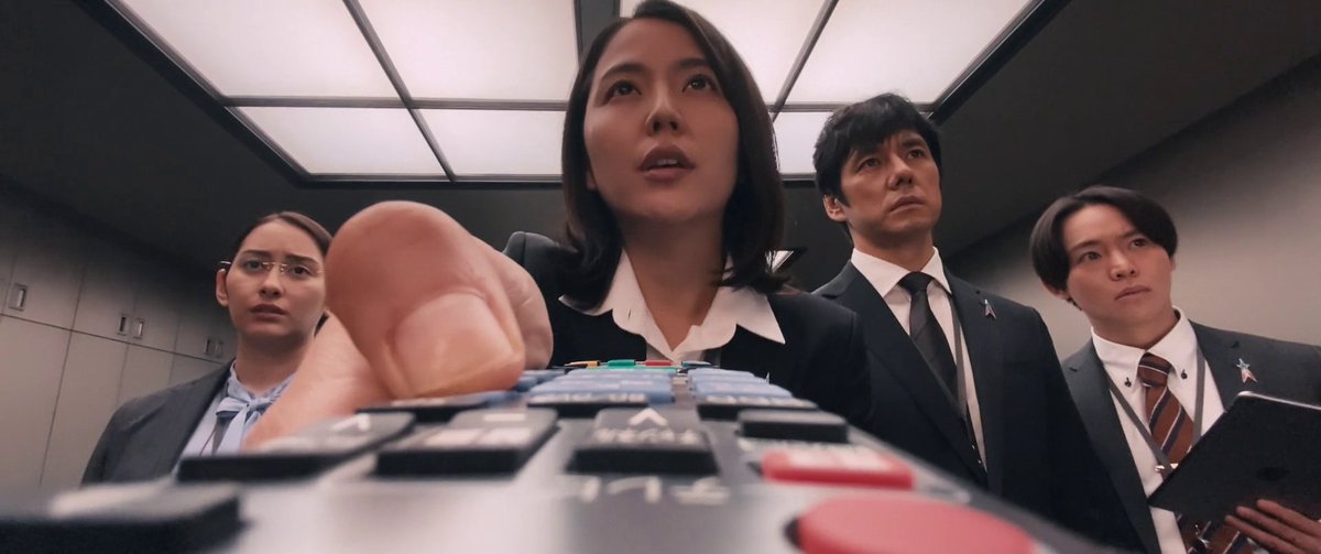 TomFevrier's tweet image. Vraiment fan des angles de caméras totalement improbables dans #ShinUltraman (シン・ウルトラマン), pour beaucoup tournés à l’iPhone 👇