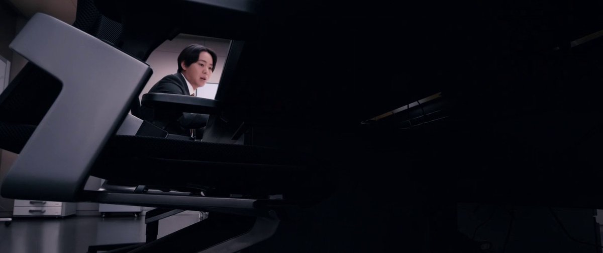 TomFevrier's tweet image. Vraiment fan des angles de caméras totalement improbables dans #ShinUltraman (シン・ウルトラマン), pour beaucoup tournés à l’iPhone 👇