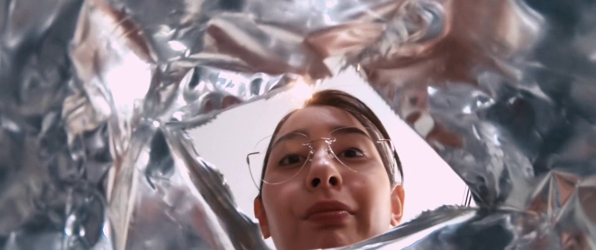 Vraiment fan des angles de caméras totalement improbables dans #ShinUltraman (シン・ウルトラマン), pour beaucoup tournés à l’iPhone 👇