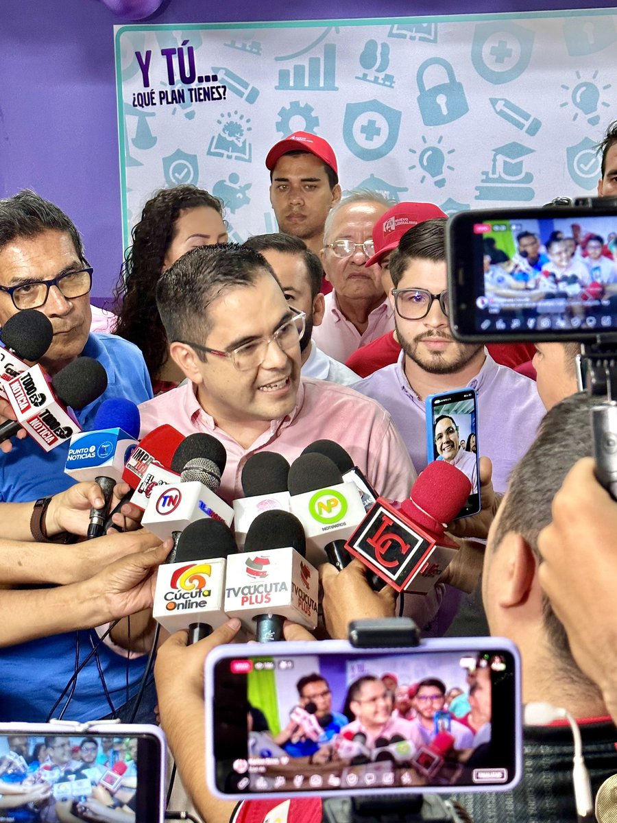 juancbocanegra's tweet photo. Nuestro Plan no es carreta, acá hemos venido a demostrar que Cúcuta requiere planteamientos serios. 4 propuestas iniciales hemos explicado ante los medios: plan anticorrupción, legalización de predios, plan contra la delincuencia y nuevo modelo de energía para el municipio. #BocanegraAlcalde 💜💚