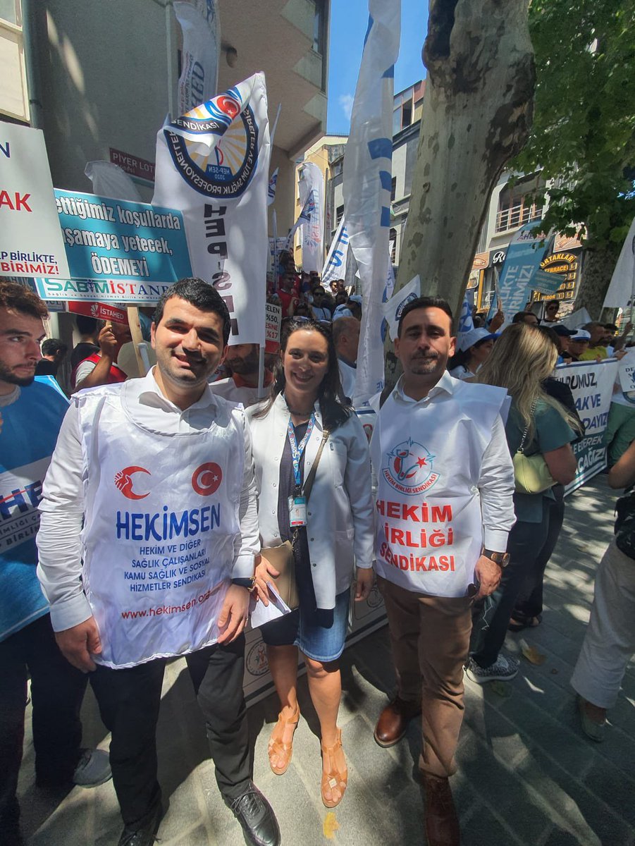 Tabip-Sen, Hekimsen ve Hekim Birliği olarak İstanbul İl Sağlık Müdürlüğü önündeyiz.

Birlikte daha güçlüyüz! 💪🏻