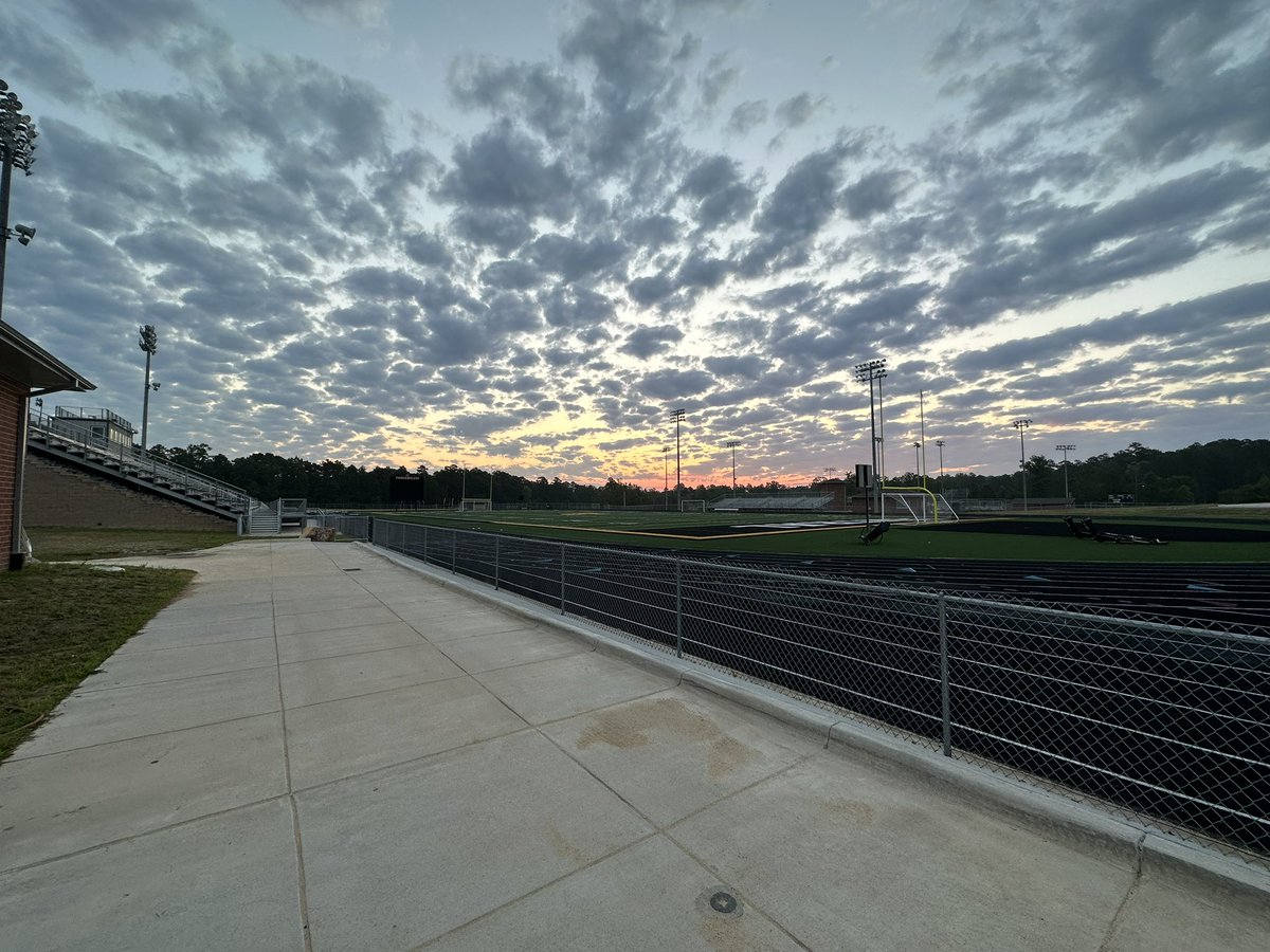 MCFootballPack's tweet photo. Practice #2! 🐺

ALL IN COMPETE

🌅🌅🌅

#BLESSED #ONEPACKONEGOAL https://t.co/DzCHNaVp44