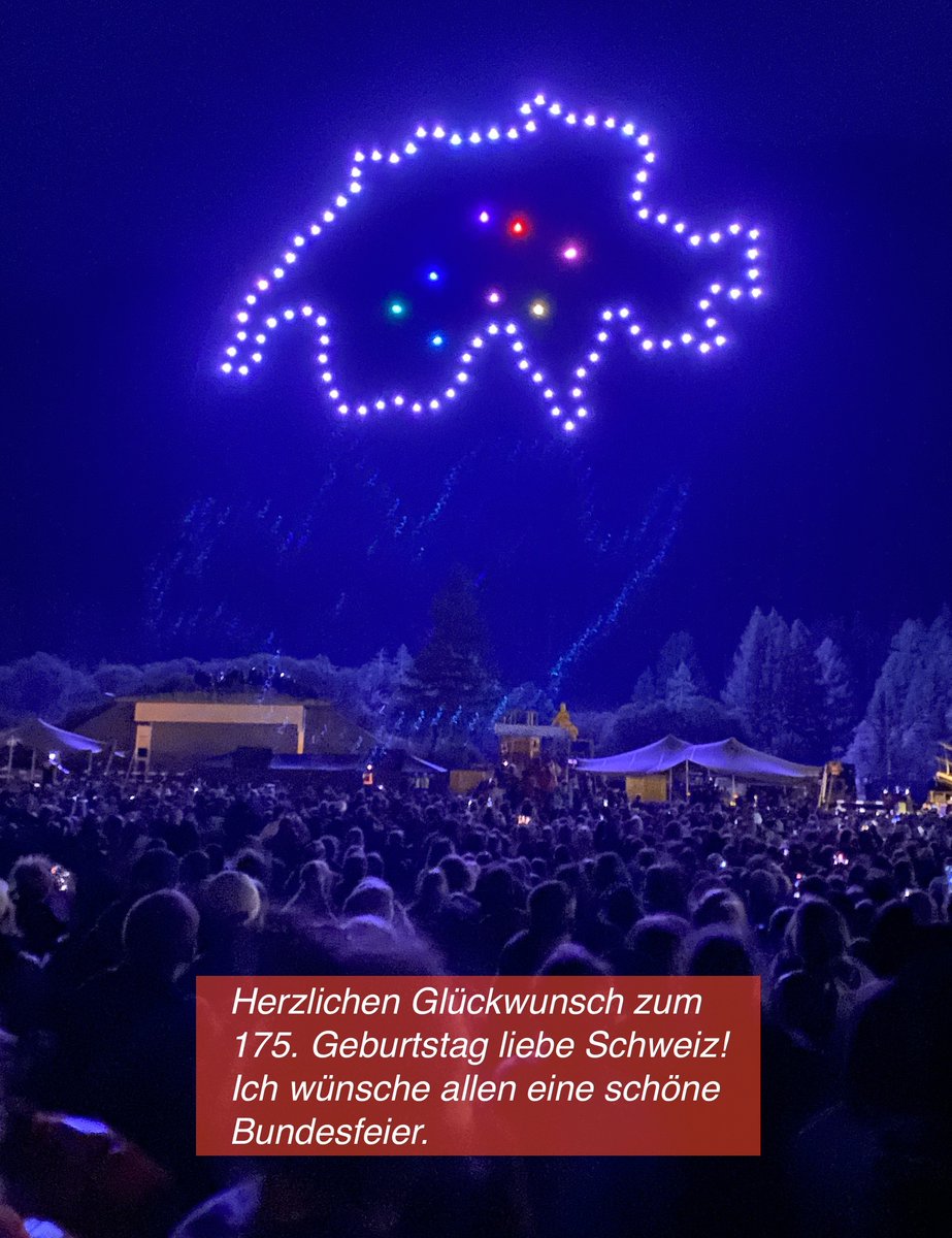 s_bothe's tweet photo. Das Foto zeigt einen unvergesslichen Moment im #bula22. Zehntausende Kinder und Jugendliche Pfadis vereinen sich aus der ganzen Schweiz und feiern gemeinsam in friedlicher Harmonie. Tradition, Bräuche und kulturelle Vielfalt vermischen sich zu einem bunten Fest. #meineschweiz https://t.co/6eqR4VocVc