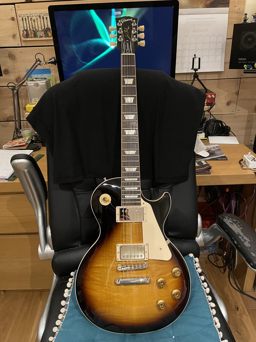 ✨Oooo! Look what's just arrived! 🤘 2019 Les Paul Original 50's... I have a soft spot for @gibsonguitar! MUSIC=LIFE 🕊❤️