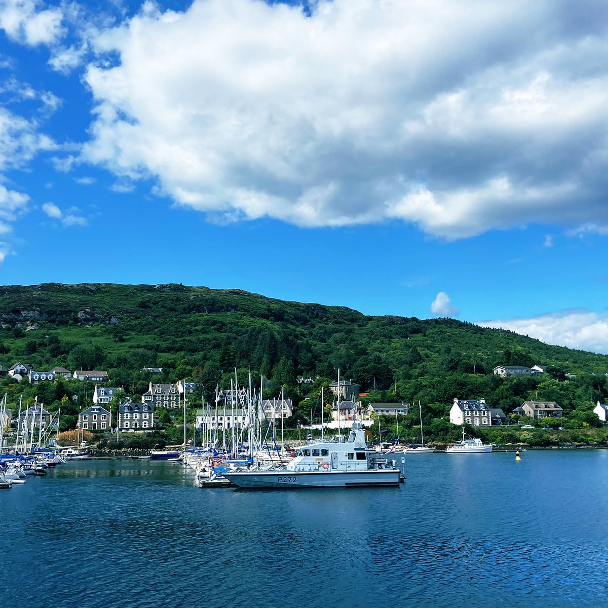 This is not where you'd expect to see #RoyalNavy vessels but @HMS_Biter @HMSCharger @HMS_Smiter and @hms_blazer have navigated the canals and lochs of #Scotland as part of their summer deployment. It comes after supporting ops in the #Baltic and #Arctic 🔗royalnavy.mod.uk/news-and-lates…