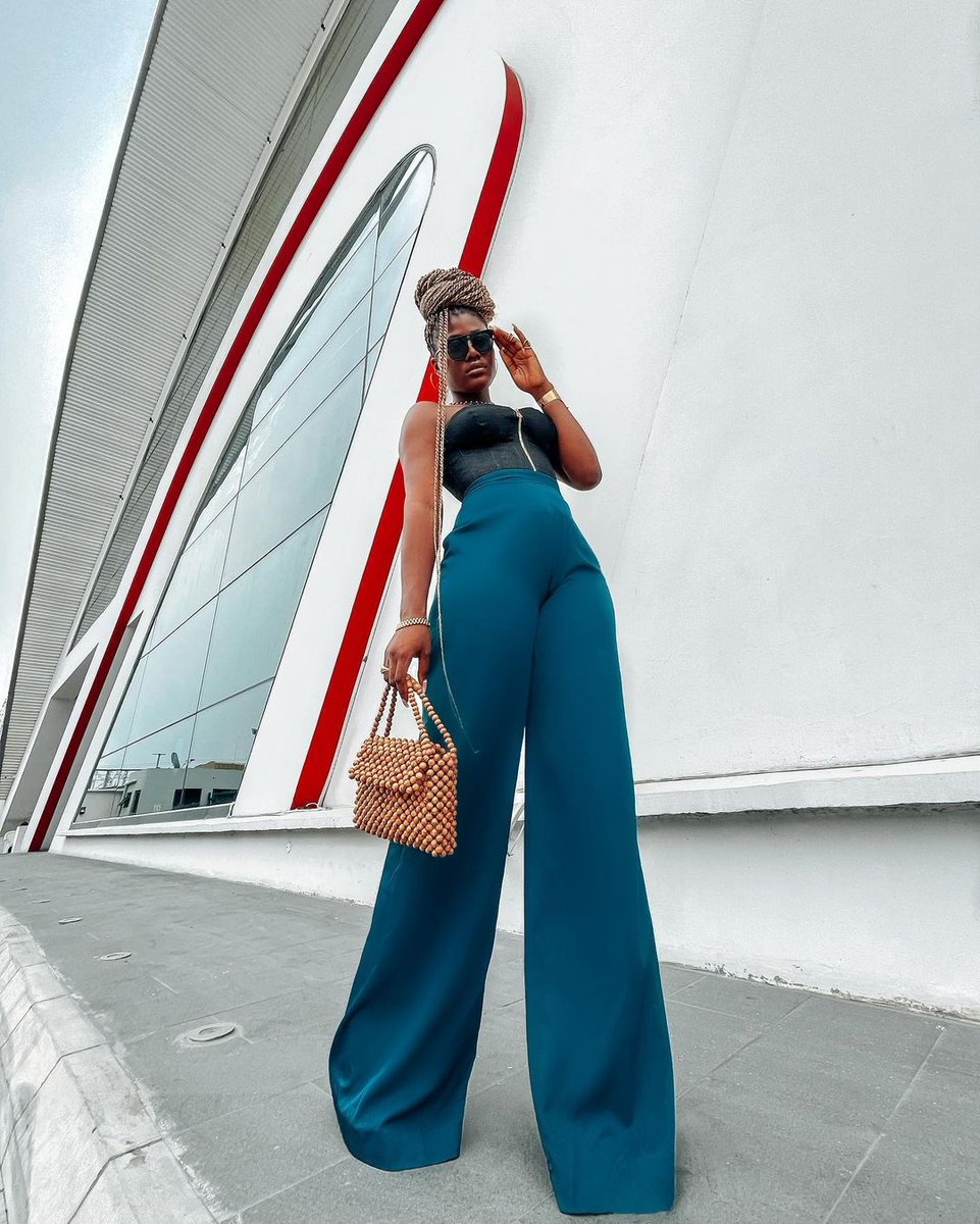 itsthestylehive's tweet photo. #Style - High-waisted pants X Bustier Look?
Say no more, see #StylingTips from #AlexUnusual here.
Thoughts?
#TheStyleHive
#HighWaistedPants
#Bustier
#BustierTop https://t.co/kTqrm7Jp4D