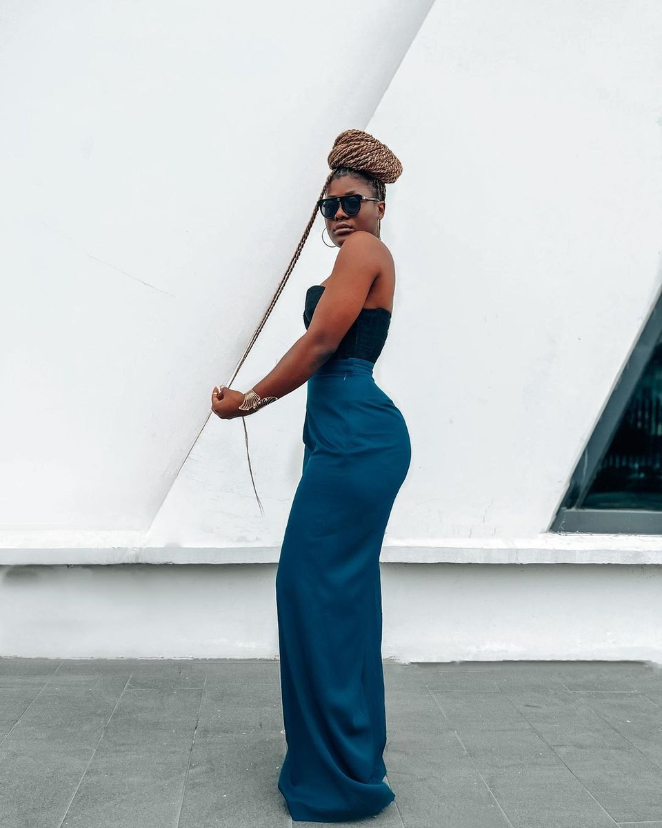 itsthestylehive's tweet photo. #Style - High-waisted pants X Bustier Look?
Say no more, see #StylingTips from #AlexUnusual here.
Thoughts?
#TheStyleHive
#HighWaistedPants
#Bustier
#BustierTop https://t.co/kTqrm7Jp4D