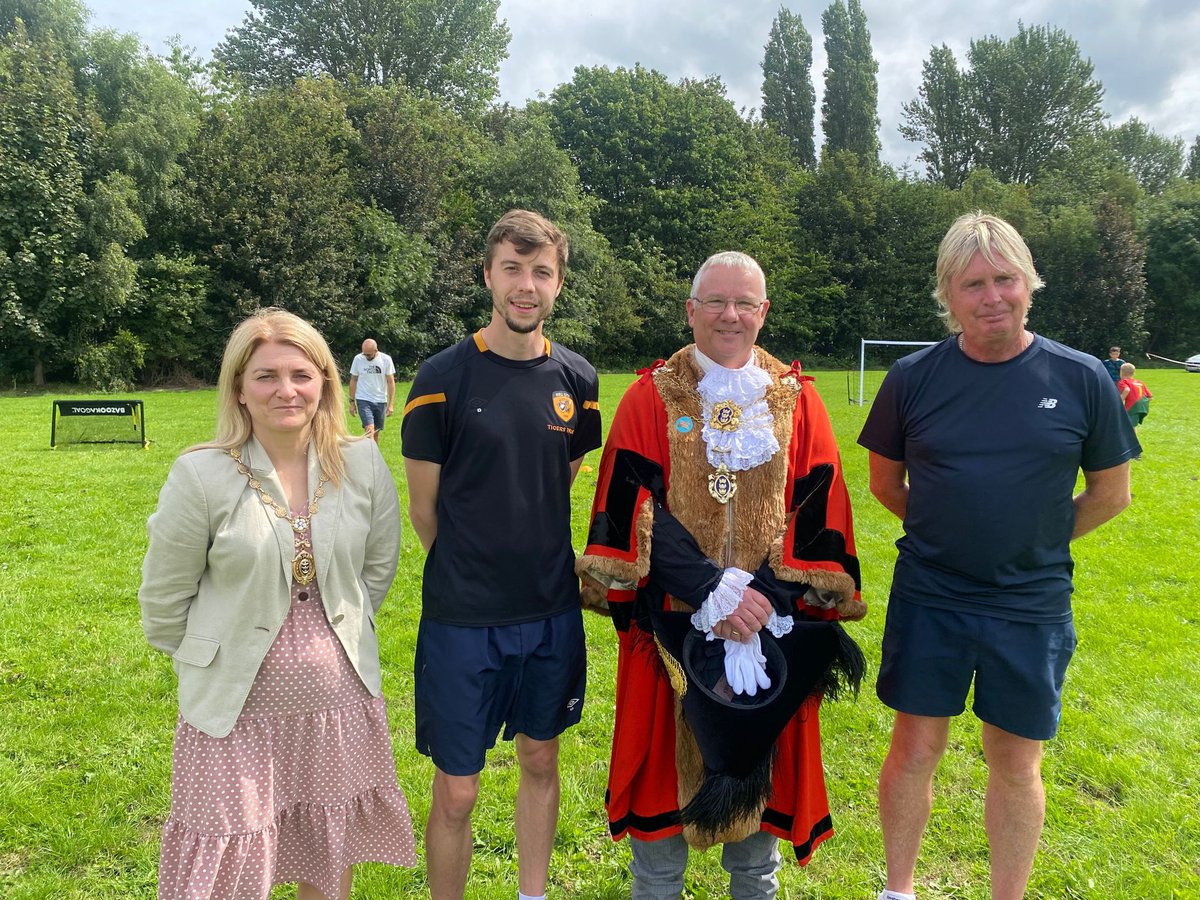 We were privileged to be joined by the @HullLordMayor and the Lady Mayoress at one of our recent @Healthyholshull sessions! 🧡 Thank you for joining us, it was an absolute pleasure to welcome you! 👋 #HealthyHolidaysHull #HAF2023 #PLKicks #ActiveThroughFootball #GetHullActive