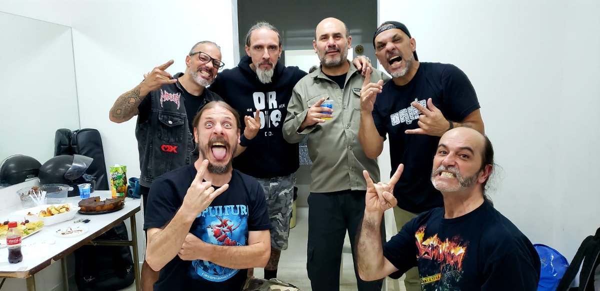 Necromancia's tweet photo. Bom receber a presença dos brothers Marcão &amp; Gepeto e Jander (belo trabalho no PA) no camarim do Necromancia, teatro Elis Regina @nemellonioficial @paulogepeto @antunesjander @kikodcastro @necromanciaoficial @ericlentini https://t.co/k6WymNJvOn
