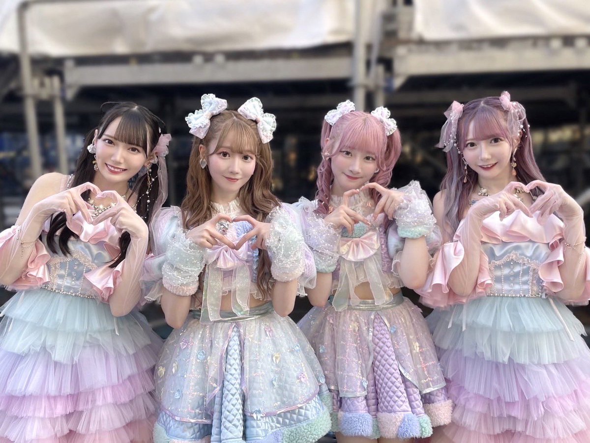 otani_emiri's tweet photo. きゅるきゅる組🩷🩵
サマーチョコレートをきあらと歌わせていただきました꒰ᐢ⸝⸝•༝•⸝⸝ᐢ꒱ありがとうございました🫶🏻

サマチョコは曲もお衣装もだいすきだから本当に嬉しかったです〜😭💕💕
ひぃさやちゃんの魔法使いも可愛かった🪄 https://t.co/lTp7S6mDEk