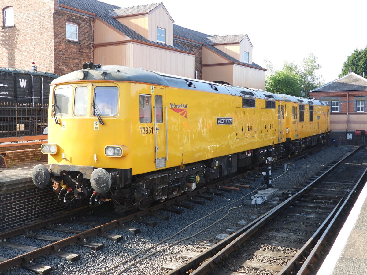 DanSpotter86's tweet image. EVENING 73S!!!!

here's a shot of @networkrail Class 73951+952 sitting pretty basking in the spring Sunshine on 20th May 2023. #Class73 #networkrail #svr #severnvalleyrailway